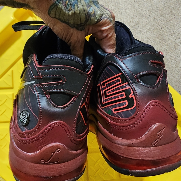 Nike LeBron Christmas (2019) - Picture 10 of 11